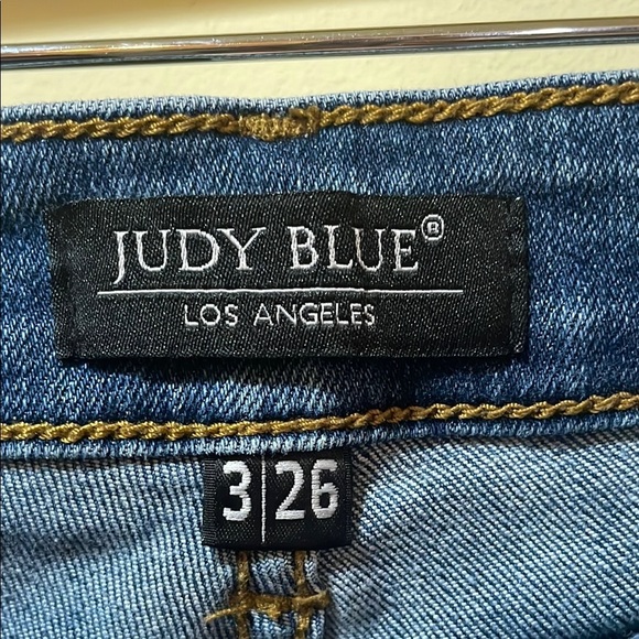 Womens Judy Blue Relaxed Fit Distressed Jeans - Picture 2 of 6